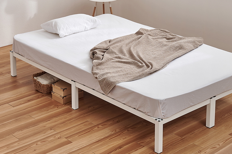 【ネジなし組み立て スチールフレーム ベッド】カラー:ホワイト