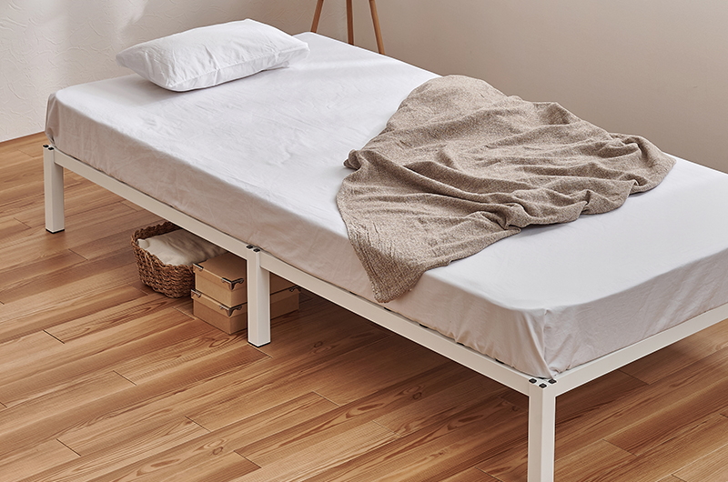 【ネジなし組み立て スチールフレーム ベッド】カラー:ホワイト